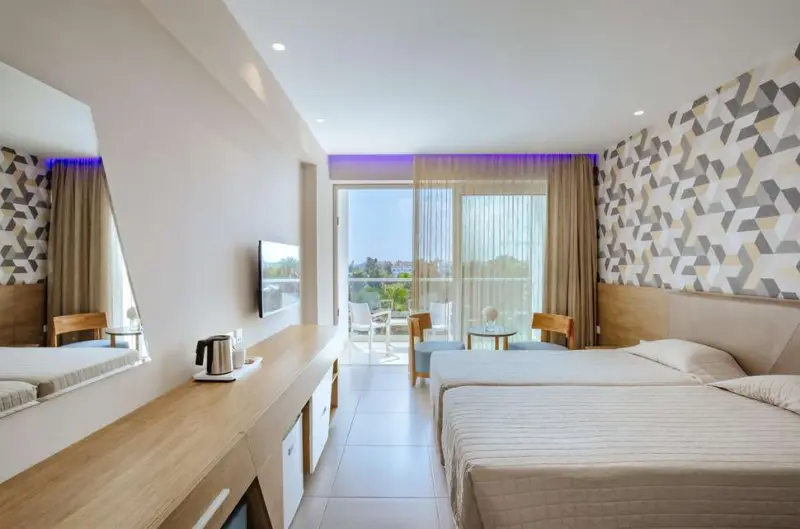 Tasia Maris Seasons Hotel