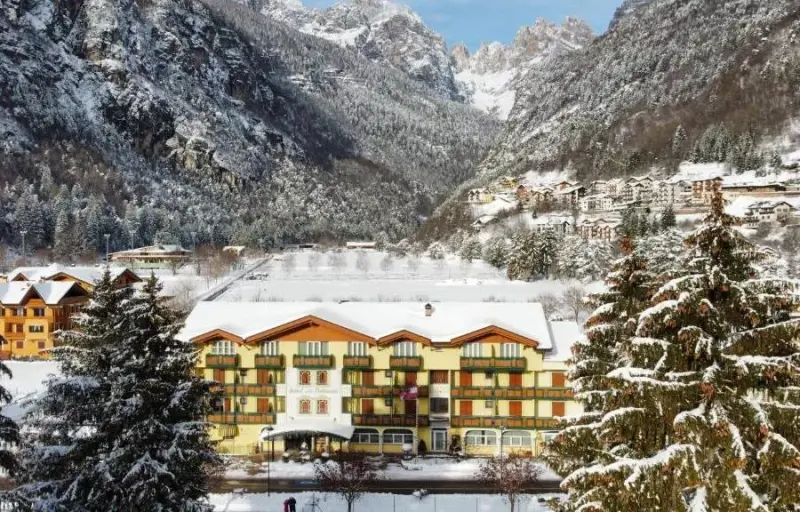 Alle Dolomiti Boutique Lake Hotel