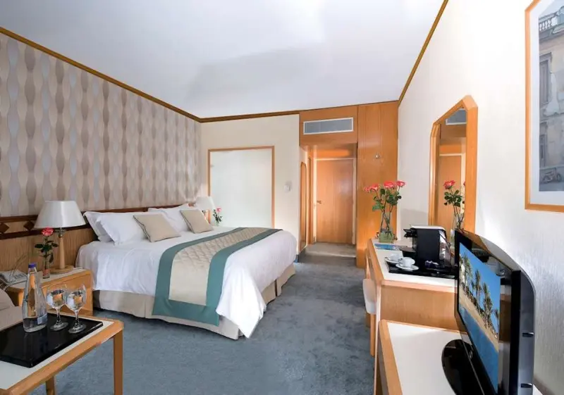 Constantinou Bros Pioneer Beach Hotel