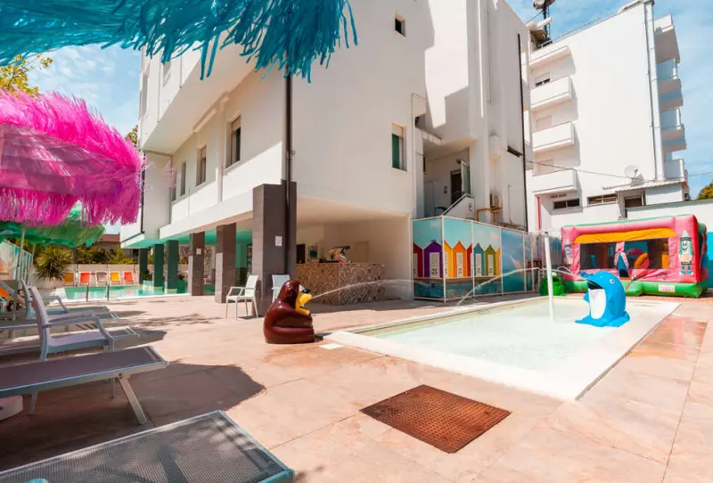 Color Metropolitan Family Hotel