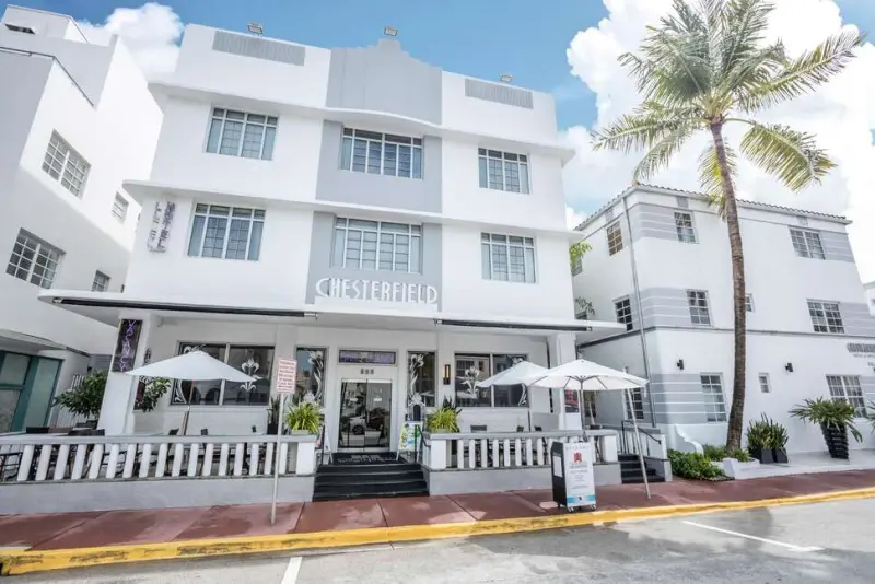 Chesterfield Hotel & Suites