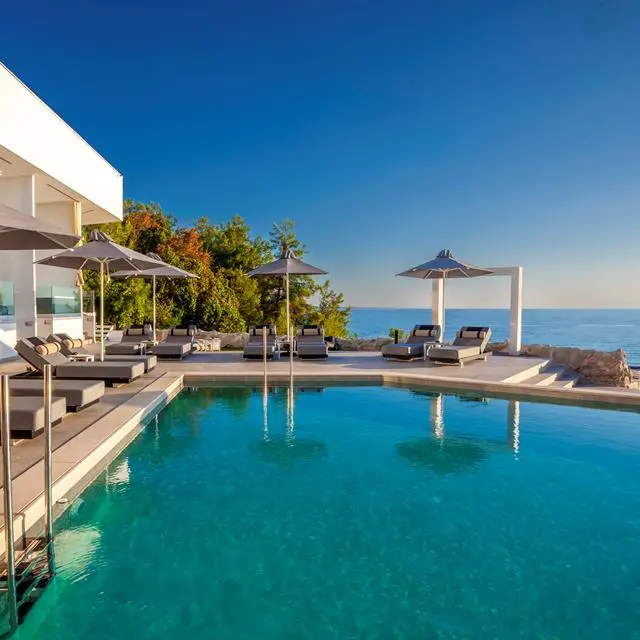 Akrotiri Olympus Luxury Suites