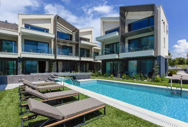 Serenity Suites 4 Keys