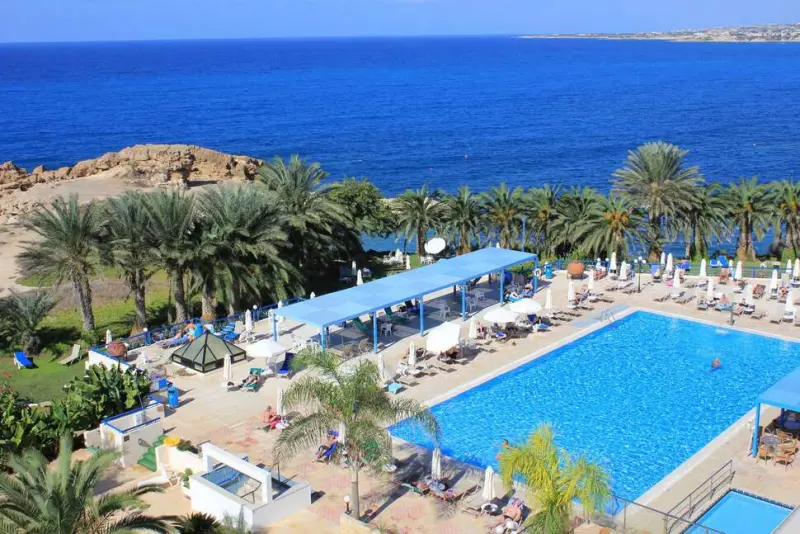 Queen's Bay Hotel