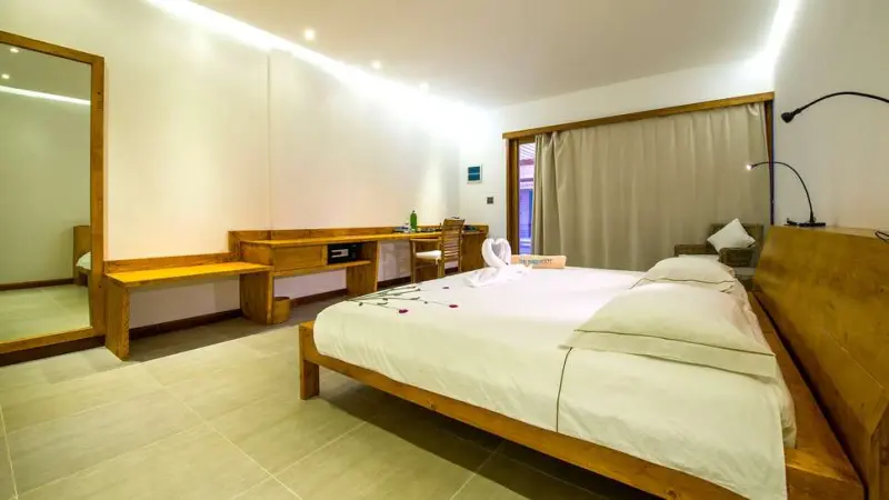 Barefoot Eco Hotel