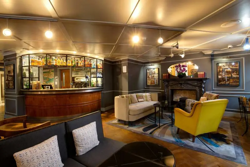 Morton Hotel