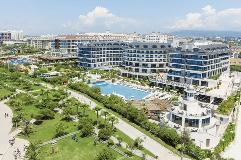 Commodore Elite Suites & Spa Hotel
