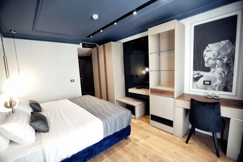 Luxury Premium Finese, Golem