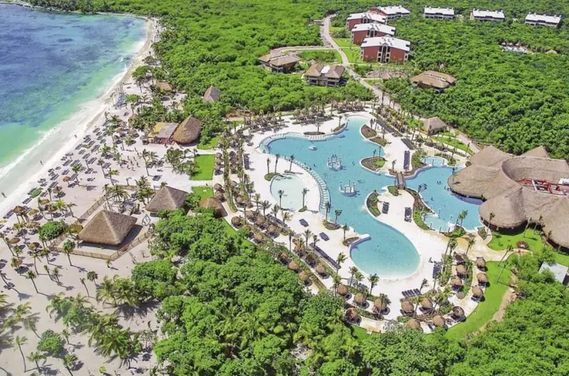 Grand Palladium Colonial Resort & Spa, a Registry Collectin Hotel