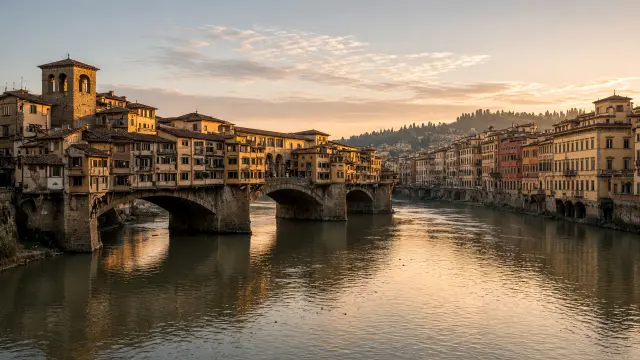 De Ponte Vecchio over de Arno in Firenze