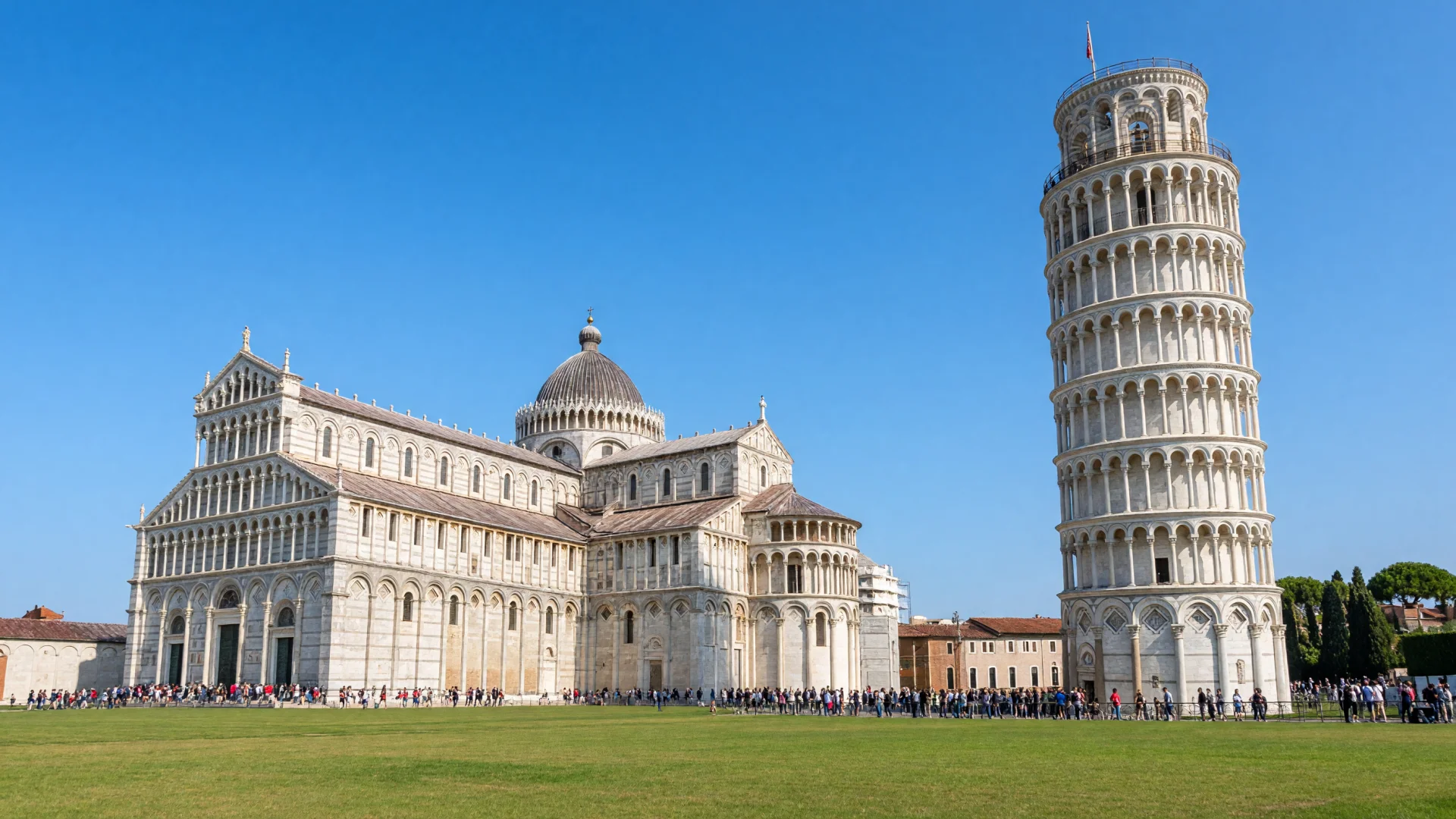De scheve toren en de kathedraal op het Piazza dei Miracoli in Pisa