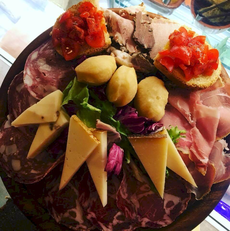 IN Italië bestel je geen voorgerecht maar 'antipasti'