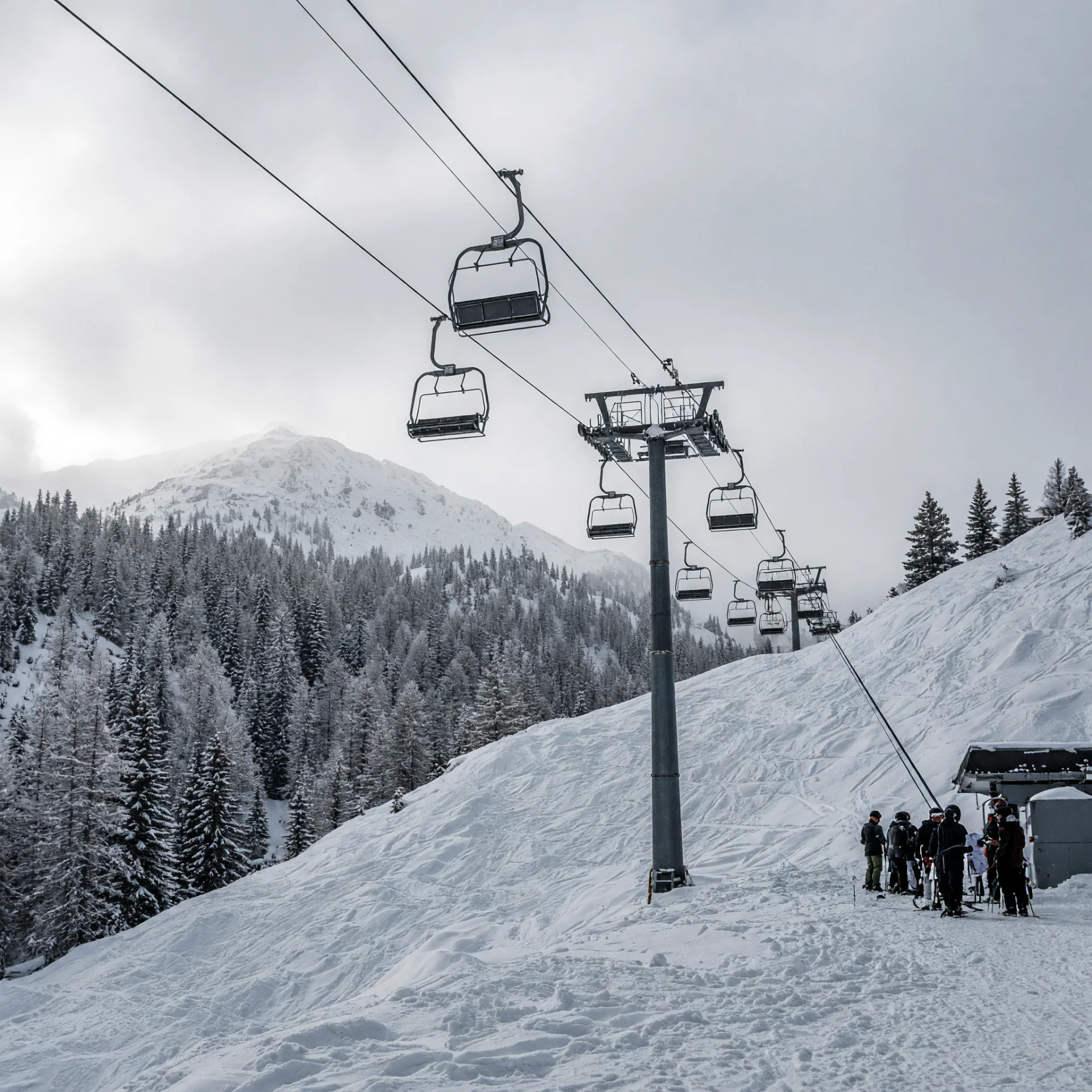 Levendig skidorp met après-ski