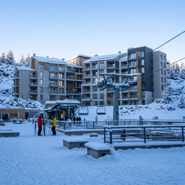 Modern skiresort Belle Plagne op 2050 meter hoogte met appartementen en ski-in ski-out toegang tot de hellingen
