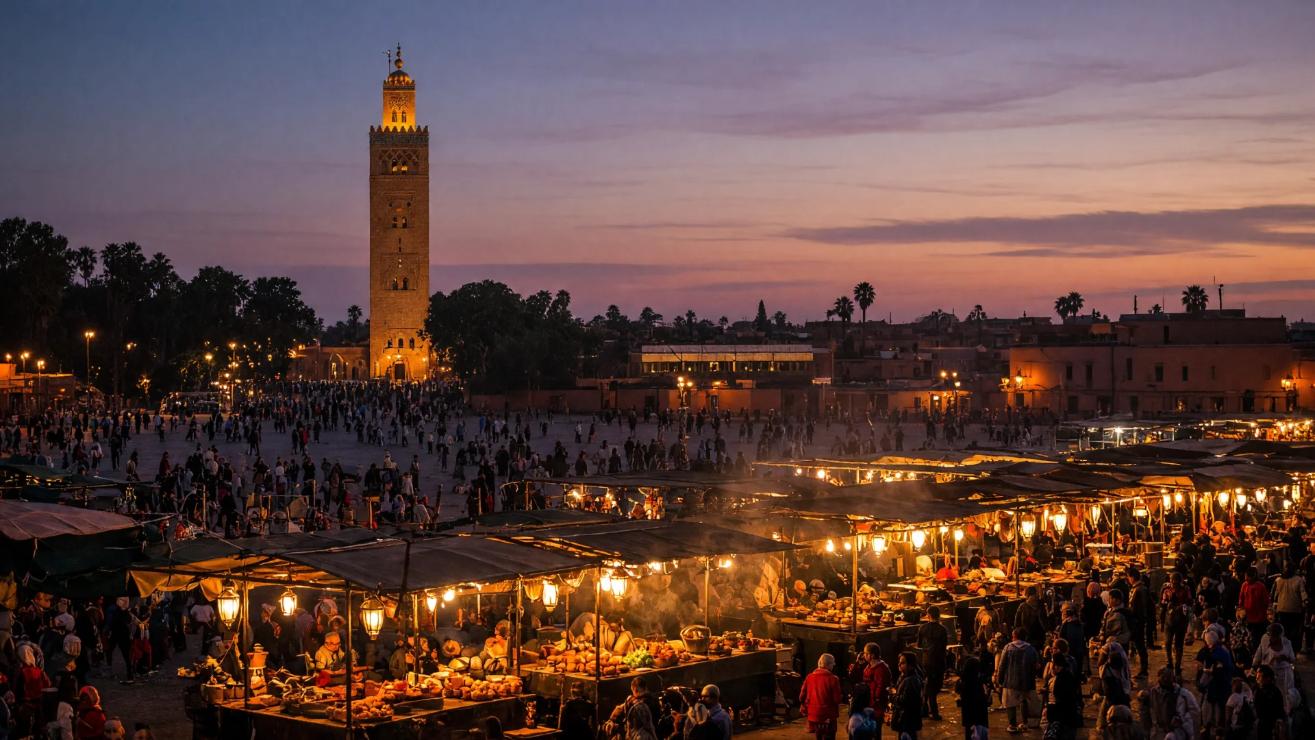 Het plein Djemaa el-Fna in Marrakech bij valavond