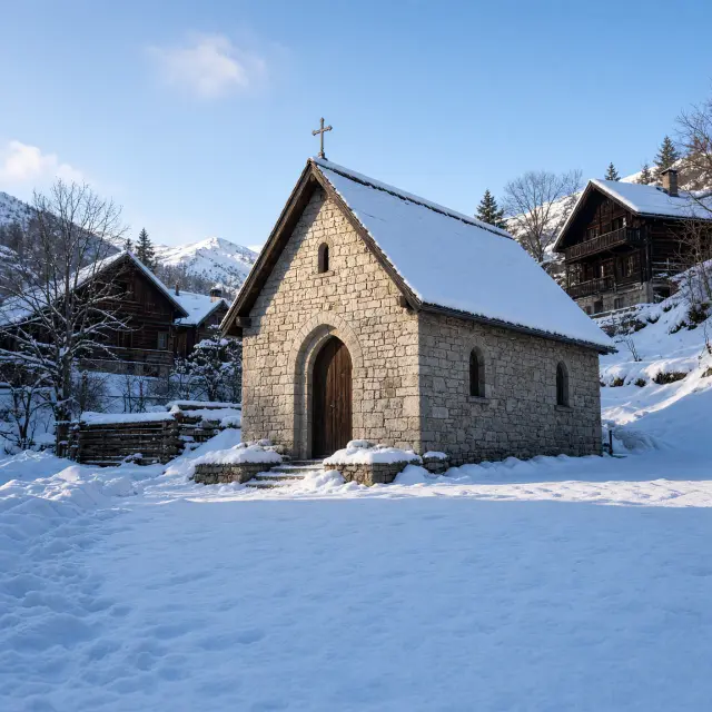 Sfeervol verlicht Wagrain in de avond met een besneeuwd dorpsplein, houten chalets en een kerkje met sneeuw op het dak