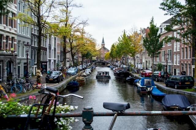 Een alternatief voor een citytrip Brugge en ook dichtbij is Amsterdam