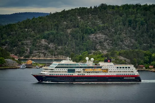 cruise spitsbergen