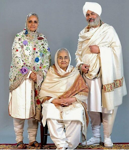 Nirankari Baba Hardev Singh Ji & Nirankari Mata Savinder Kaur with Rajmata