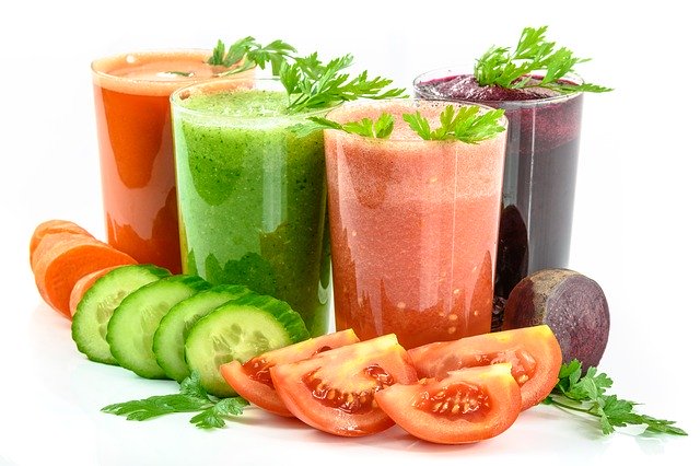 Jus de fruits et légumes frais : boissons à privilégier dans le cadre d'une cure détox naturelle.