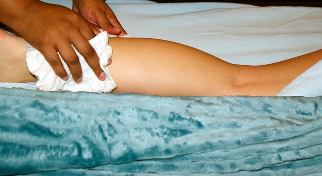 Serviette chaude appliquée sur la peau: la méthode Gardelle consiste à appliquer des serviettes froides ou chaudes sur la peau.