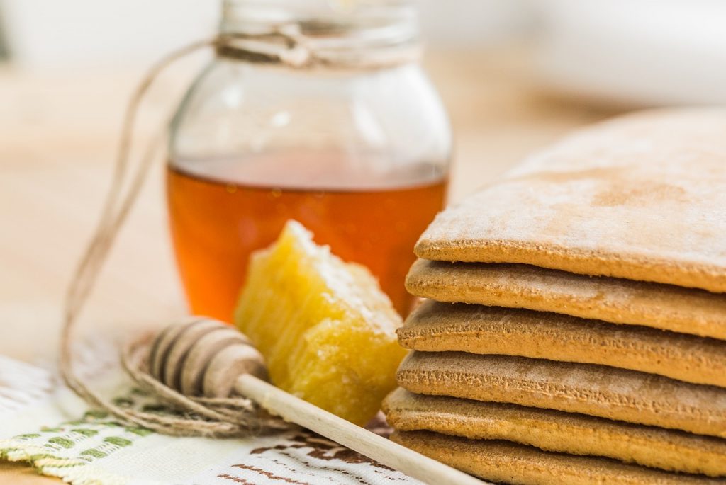 Nectar de miel, aliment à favoriser dans l'alimentation contre l'allergie au pollen. 