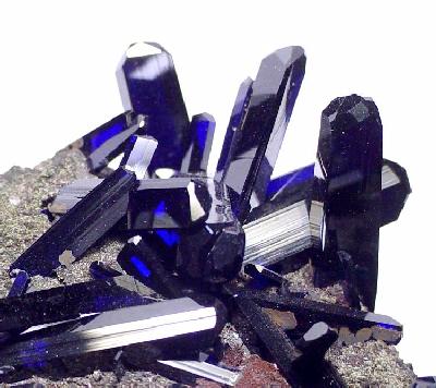 Azurite : bienfaits de l'élixir minéral.