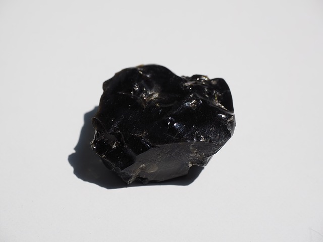 Pierre d'Obsidienne : bienfaits et vertus de l'élixir minéral.