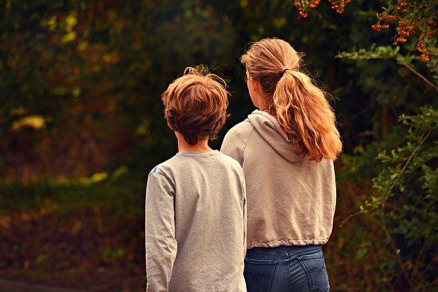 Avoir une sœur : la relation d'une sœur au sein de la famille