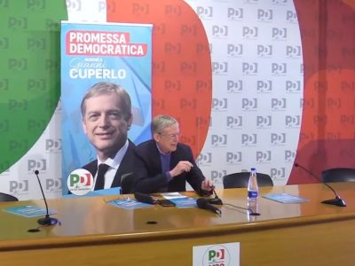 Gianni Cuperlo durante la presentazione di Promessa Democratica