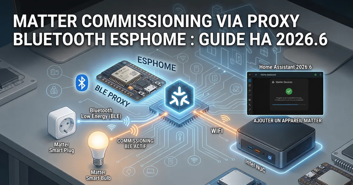 Un module ESP32-C3 mini posé sur un bureau à côté d'une prise connectée Matter, avec l'interface Home Assistant visible sur un écran en arrière-plan
