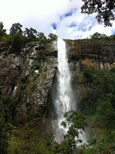 Diyaluma Falls