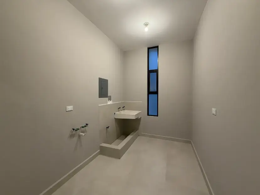 Estrena Zona Del Uro, Castaños del Vergel, Atrás de HEB el Uro. — foto 13 de 21