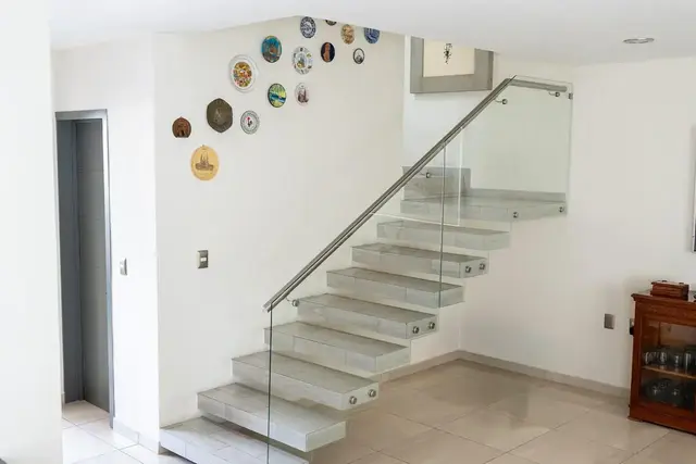 !! AHORRAA EN LUZ!! Casa en venta equipada con paneles, cerca del colegio americano — foto 4 de 9