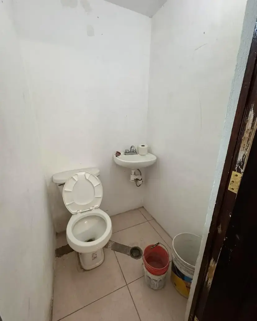 🏢 ¡EDIFICIO EN VENTA! | LAS AMÉRICAS, ECATEPEC 📍  💰 Precio: $2,500,000 MXN  📈 ¡Invierte en un inmueble que ya genera ingresos!  Excelente oportunidad para inversionistas. Edificio de 3 niveles con — foto 7 de 20