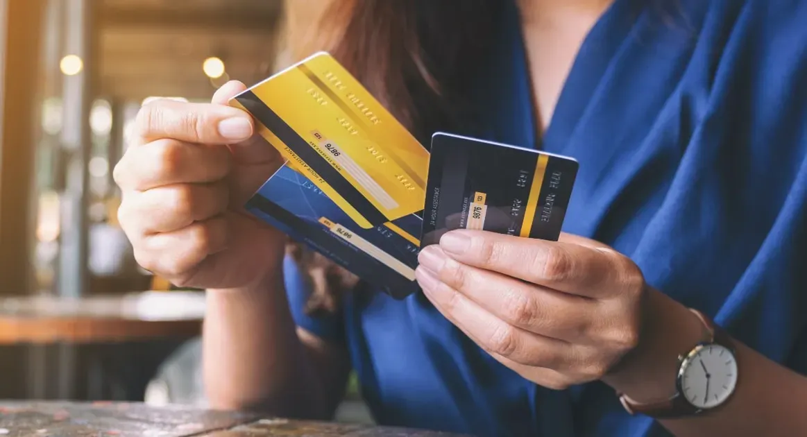 Benefits of using debit cards for Shopify payments