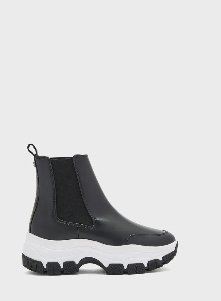 Besona Ankle Boots