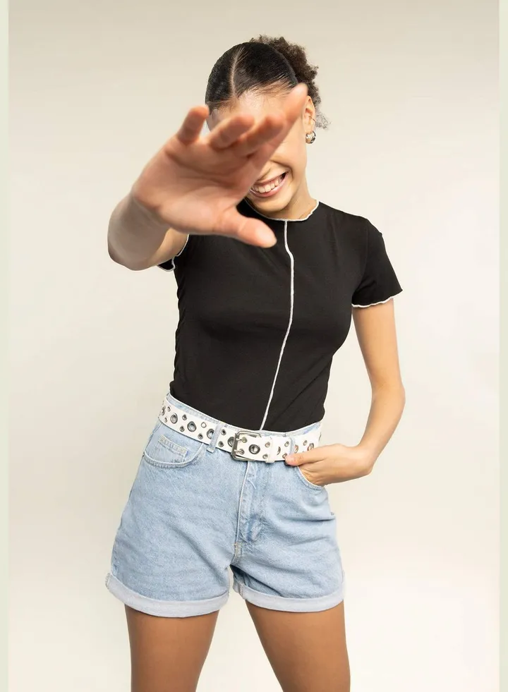 Woman Cropped Fit Knitted Short Sleeve T-Shirt