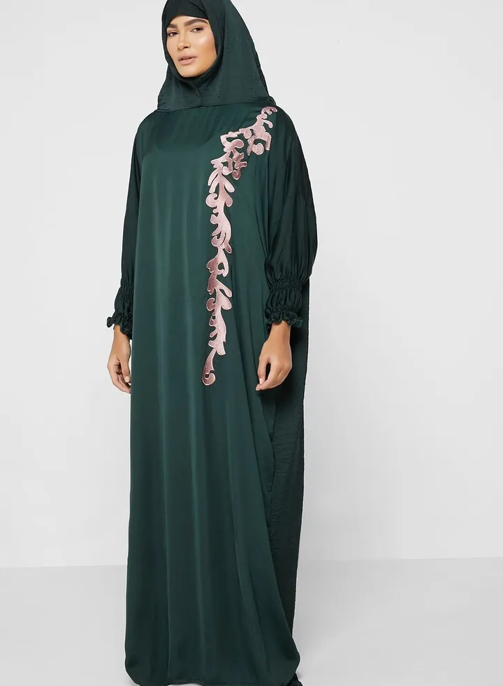 Embroidered Detail Cuff Prayer Dress