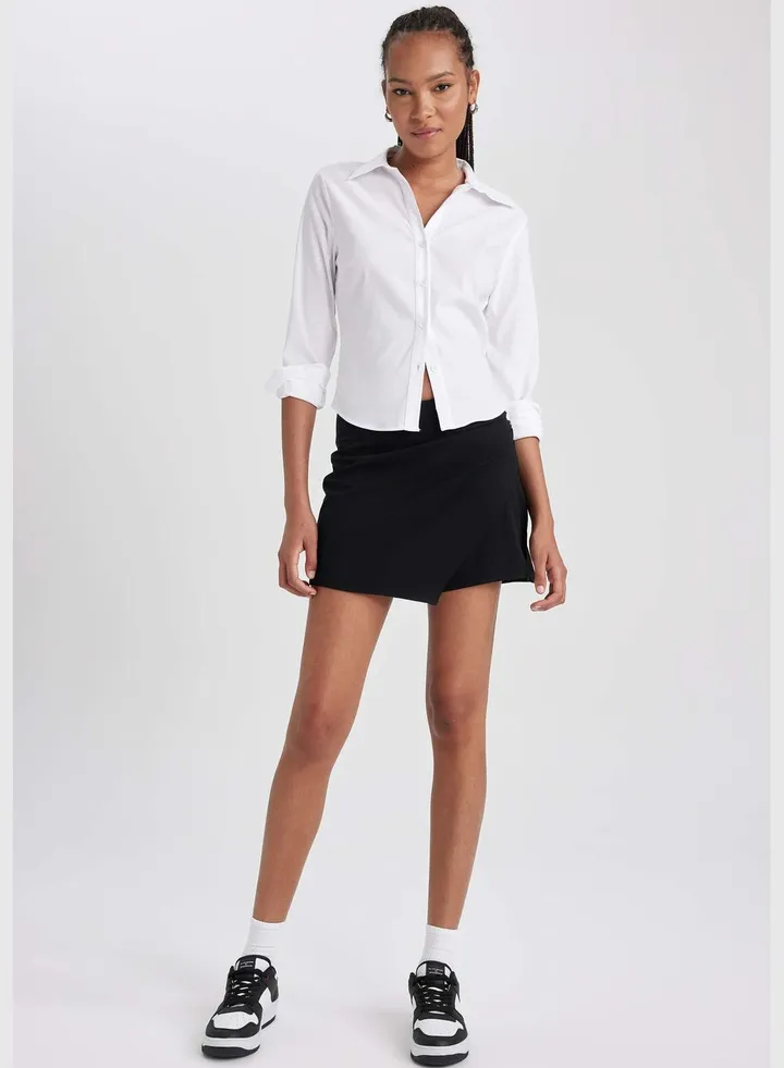 Woman Woven Short