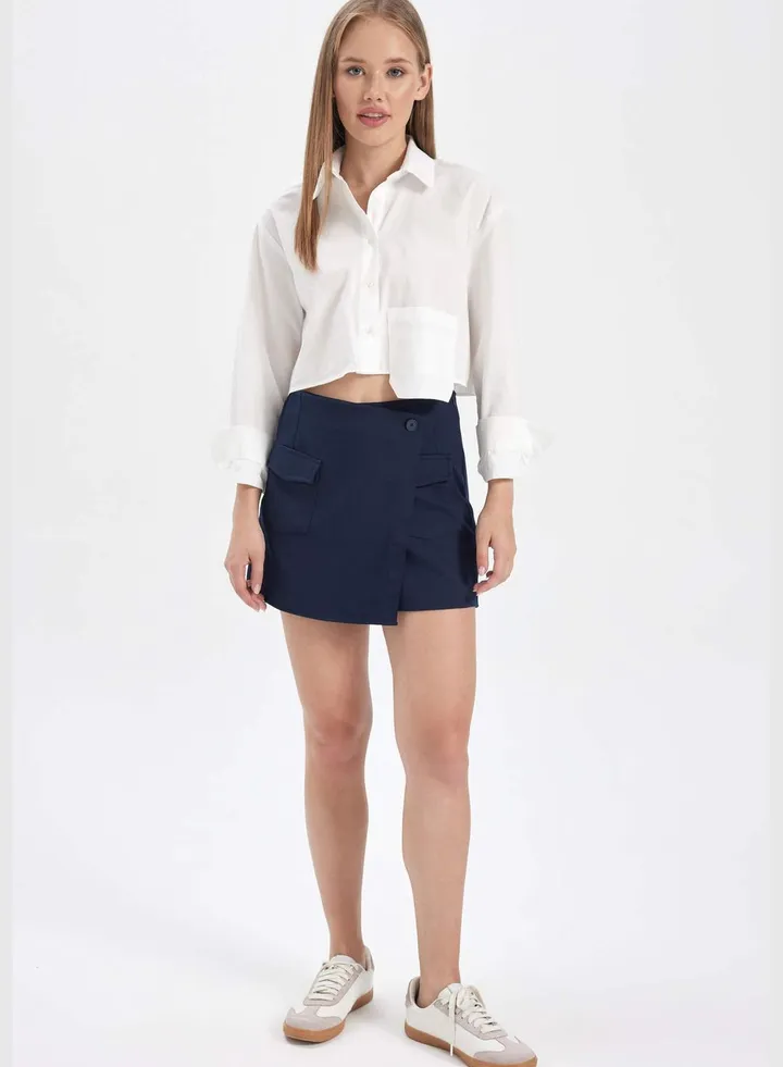Woman Woven Short