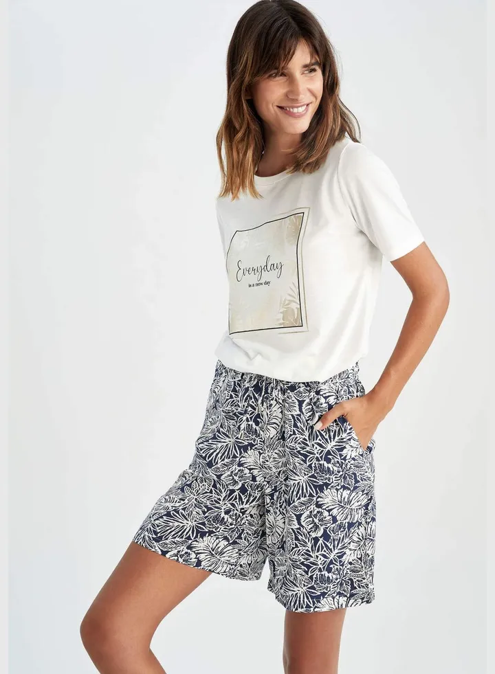 Woman Woven Short