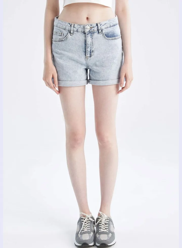 Woman Denim Short