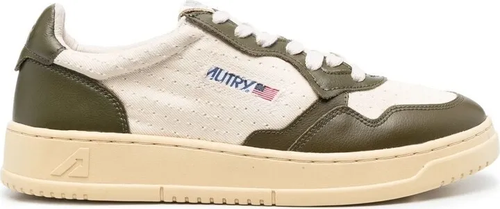 Medalist low-top sneakers