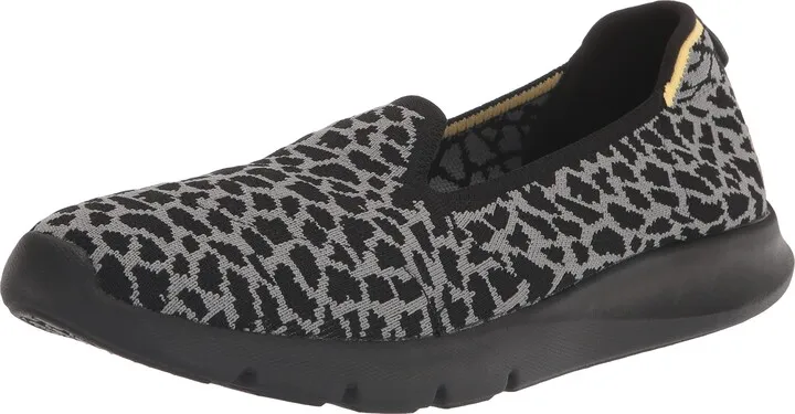 Spenco Women's Epic Stretch Giraffe Sneaker