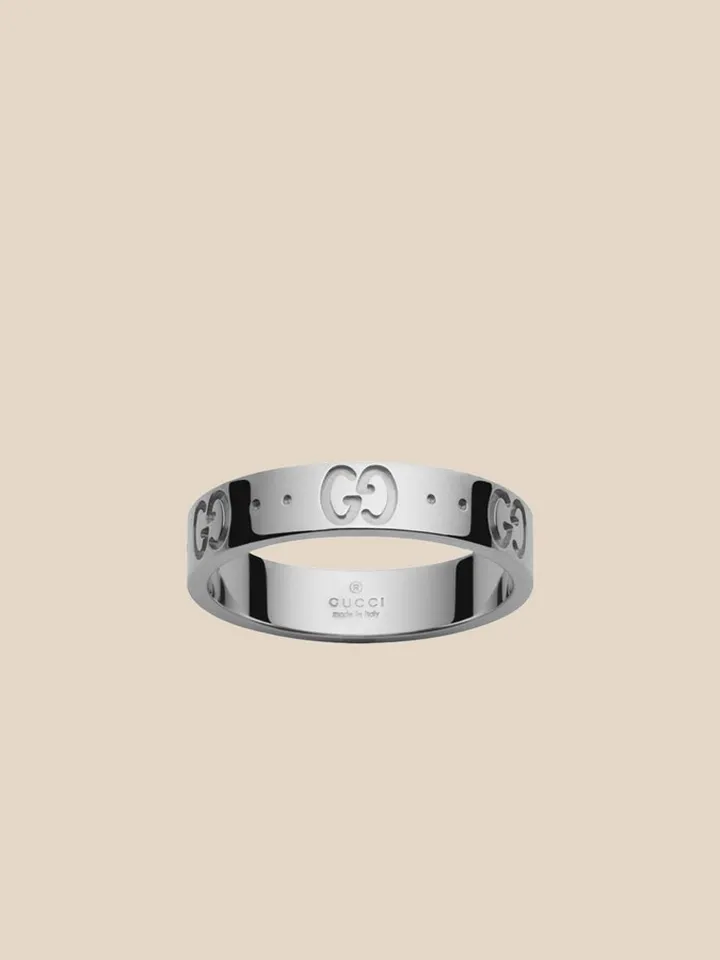 Icon Gucci ring in white gold with engraved GG