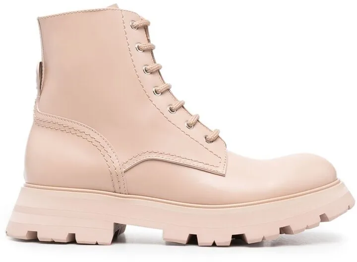 Wander lace-up boots