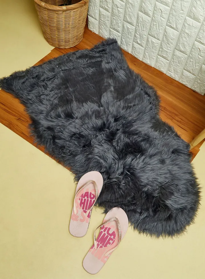 Black Bosie Sheepskin Rug
