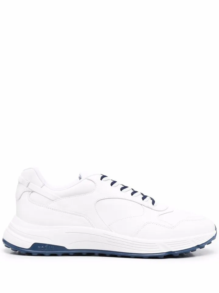 Hyperlight low-top sneakers