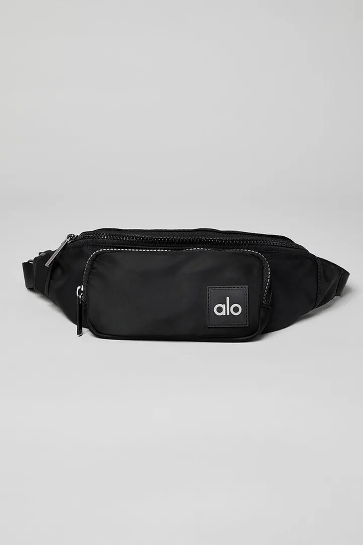 Explorer Fanny Pack in Black | Alo Yoga®
